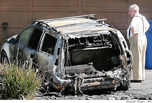 santa_cruz_bombing_august_08 Photo by Associated Press.